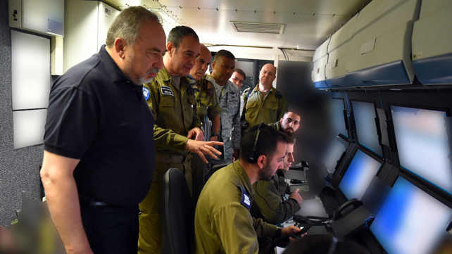 שר הביטחון, אביגדור ליברמן