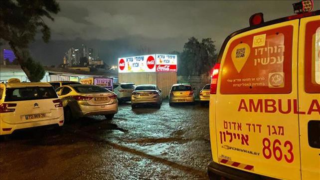 דקירה במסעדת עזרא ובניו