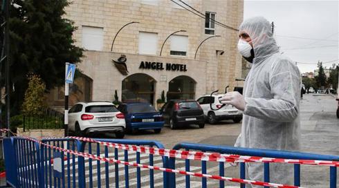 "כל הבנייה נעצרה": עשרות אלפי פלסטינים לא מגיעים לעבודה בגלל קורונה