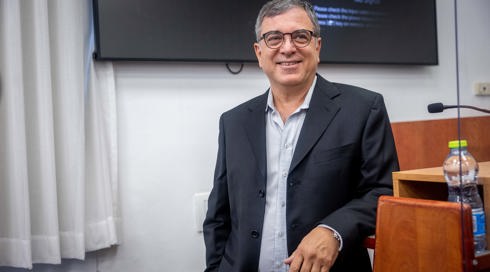 כתב אישום הוגש נגד שלושה יועצי נתניהו בחשד להטרדת עד מדינה