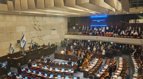 המחנה הממלכתי הגישה הצעת חוק לפיזור הכנסת