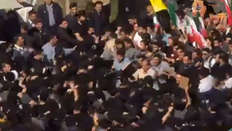 איראן בוערת מבפנים: יום שלישי למחאות הסטודנטים בצל האיום האמריקני