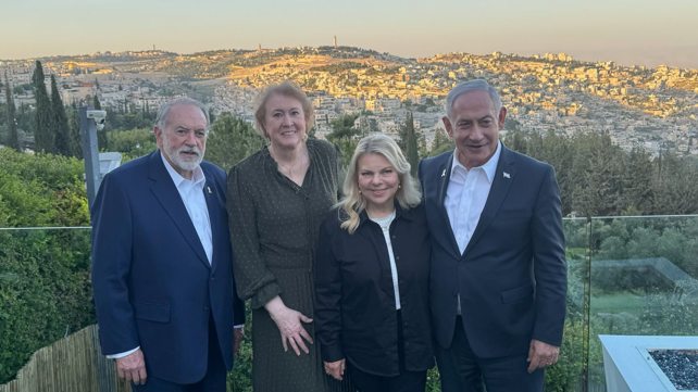 התמונה של משפחת נתניהו והאקבי