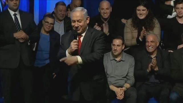 אישה השליכה חפץ בכנס בחירות של בנימין נתניהו בנתניה 15.02.20