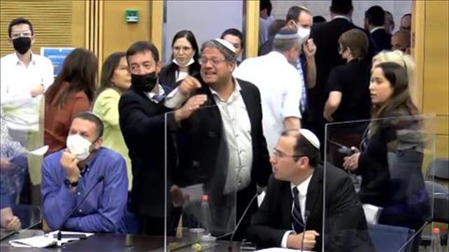 סערה בוועדה המסדרת