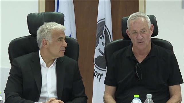 כותרת: "לפיד לא יכול": גנץ בקמפיין נגד רה"מ - ששומר על שתיקה