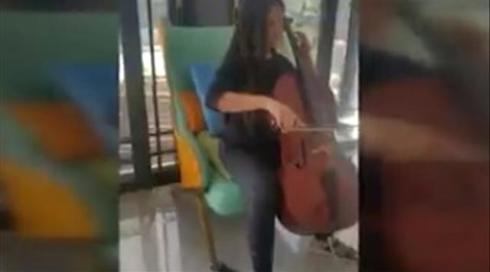 לאחר ששילמה 3 שנים: אופיר קיבלה את הצ'לו שלה