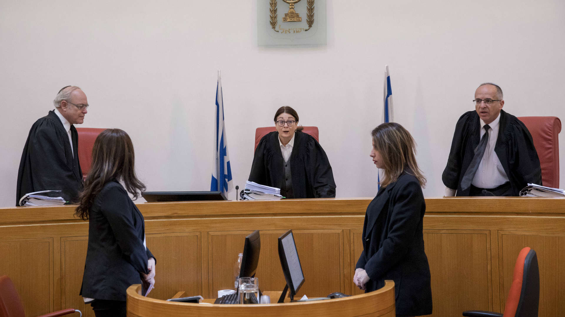 השופטים סולברג, חיות והנדל, בפברואר