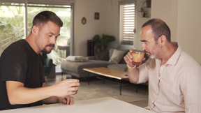 בשביל כוס קפה היית שם גם אלף שקל? הישראלים שמשקיעים בפולים