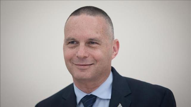 השר יזהר שי מכחול לבן