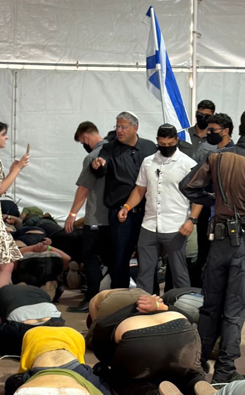 השר לביטחון לאומי איתמר בן גביר במתקן המעצר של פעילי משט ה