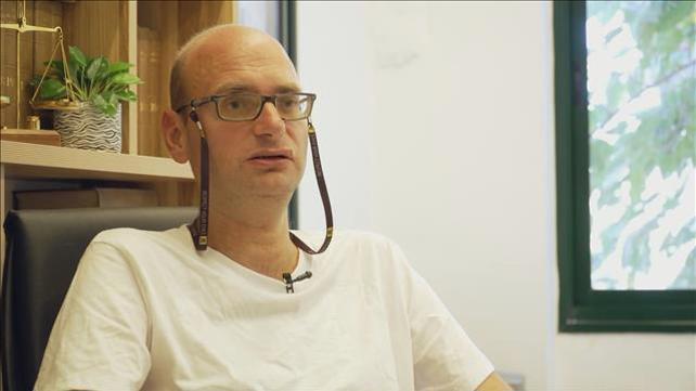אביצח שוורץ אונס זיקים