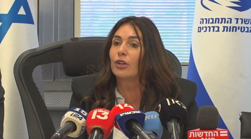 רגב: נאפשר לישראלים שרוצים לצאת מהארץ לעשות זאת בבטחה