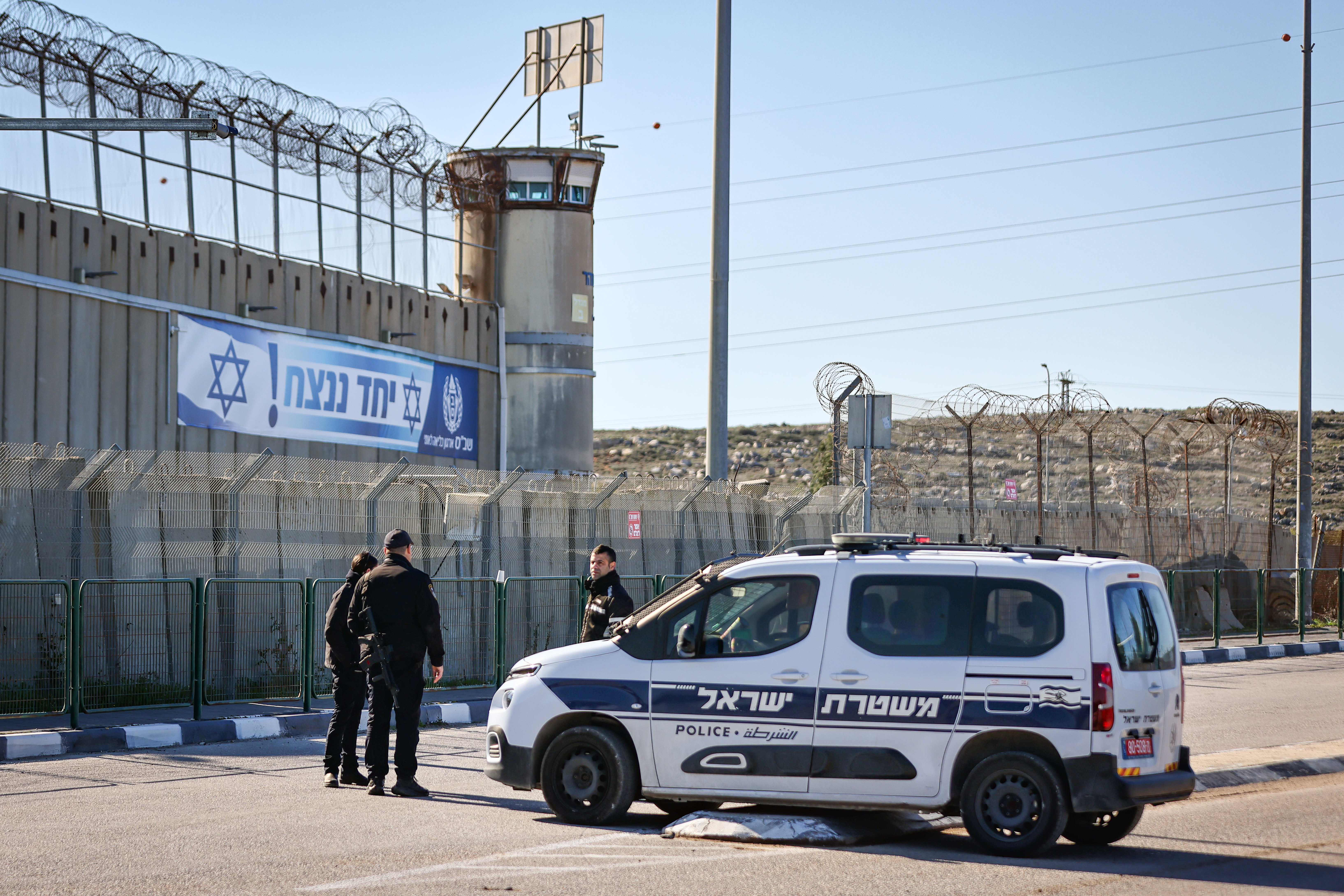 כלא עופר לקראת שחרור אסירים בעסקת החטופים השנייה