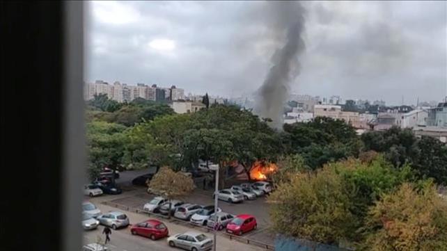 הצתת רכב בחניון שמחוץ למכללה האקדמית תל אביב-יפו