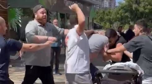 גן חיות בספארי: בגלל עקיפה בתור - דקירות ומכות עם אלות