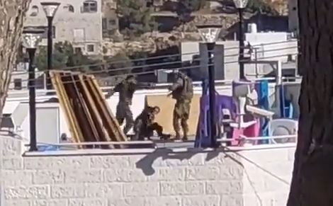 קטטה בין לוחמי צה״ל בזמן פעילות מבצעית בחברון