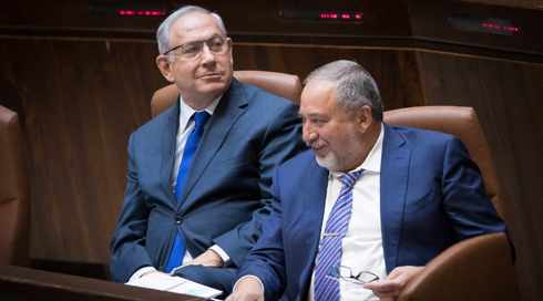 בכירים בקואליציה: ליברמן ונתניהו סיכמו על הקדמת הבחירות