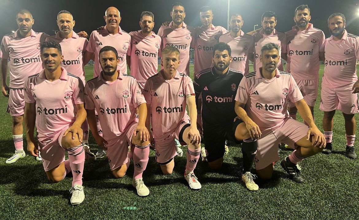 יוסי אבוקסיס במדי מ.כ טומי תל אביב