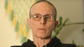 שורד השבי אוהד בן עמי בסרטון שפורסם בעצרת מטה משפחות החטופים, פברואר 2025