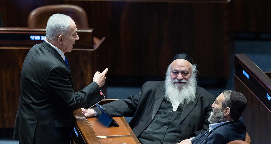 משה גפני, יצחק גולדקנופף וראש המממשלה בנימין נתניהו בכנסת