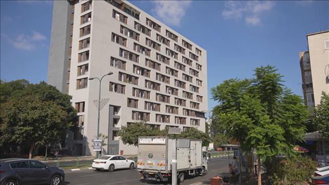 דרך השלום 100, בניין דיור ציבורי בתל אביב