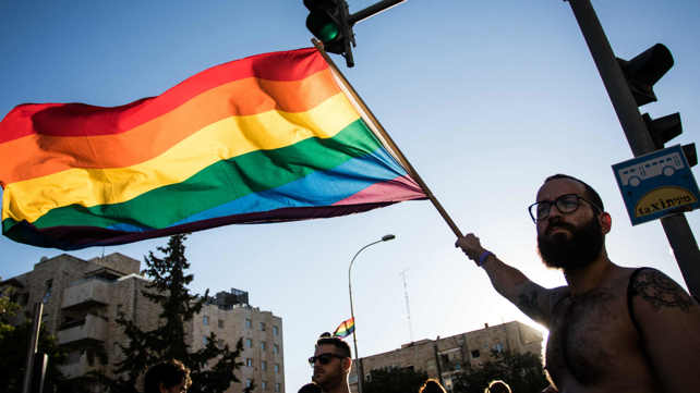 צועד במצעד הגאווה