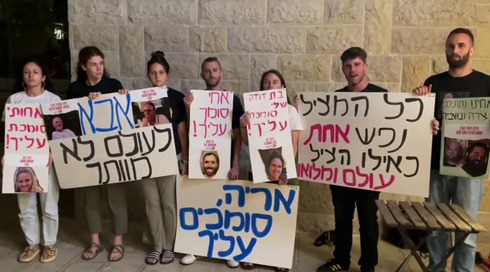 ההזדמנות האחרונה? שיחות המשא ומתן לעסקה מטלטלות את משפחות החטופים