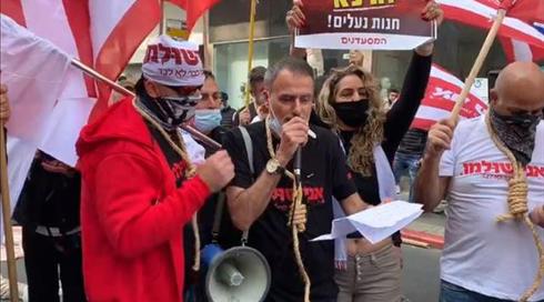 סוחרים הפגינו בתל אביב: "ביבי, חנקת אותנו"