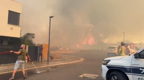 שריפה פרצה בכוכב יאיר, תושבים פונו מהיישוב