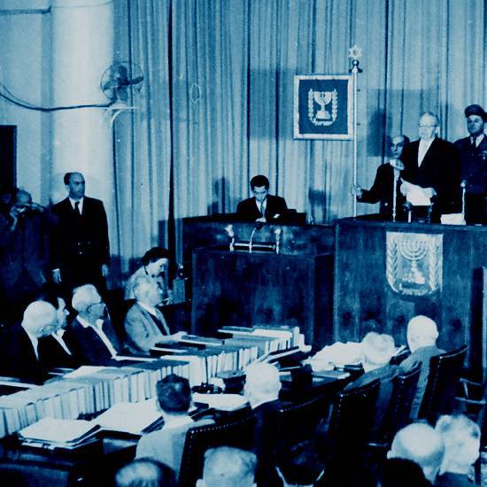 שנה ב - 75 שניות | 1951 - רק בת שנתיים , וכבר הכנסת הראשונה מתפזרת