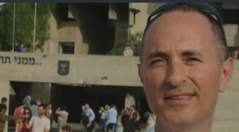 שיעור בהסתה: מורה פרסם פוסטים נגד משפחות חטופים - מוחים קוראים לפטרו