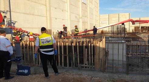 פועל בן 48 נפגע בראשו ונהרג בתאונת עבודה בקריית גת