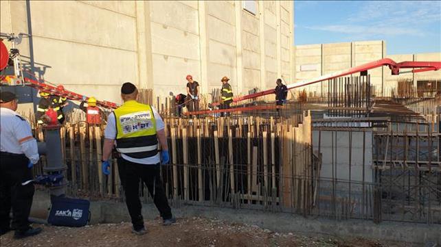 זירת תאונת העבודה שבה נהרג הפועל בן 48 בקריית גת, 29.12.19