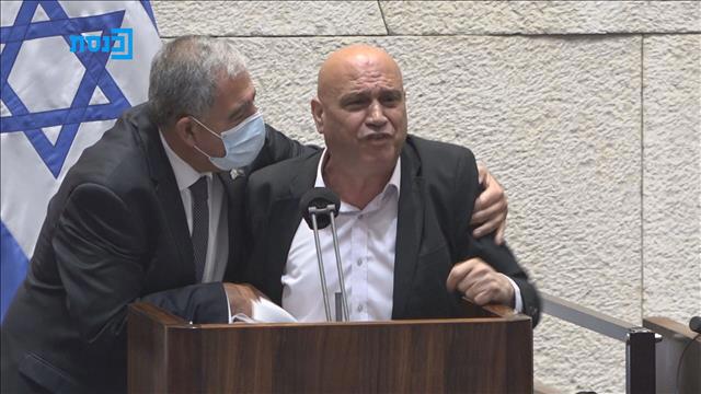 פריג' מורד מהבמה