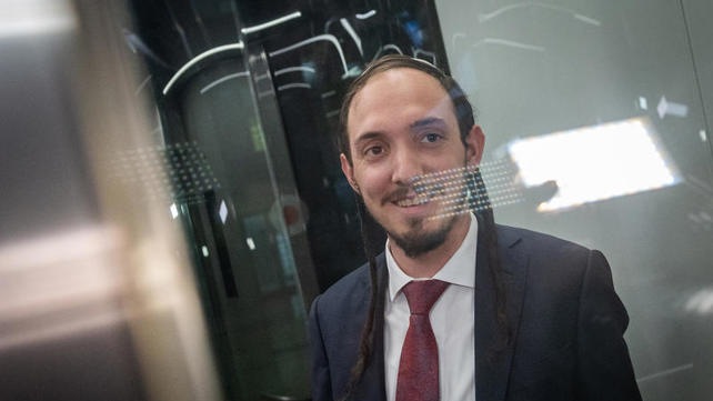 חנמאל דורפמן לאחר חקירתו במח"ש