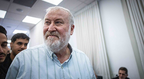 עם הרבה ״לא זוכר״ וטענות על תקיפה שלא הייתה: מנדלבליט מעיד במשפט נתניהו