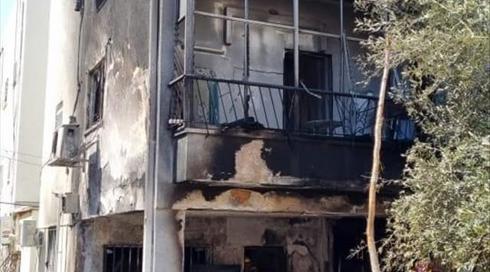 בן 83 נפצע קשה בשריפה בבניין בנתניה