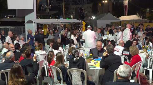 חג החירות בלעדיהם: ליל הסדר העצוב של קיבוץ בארי בכיכר החטופים