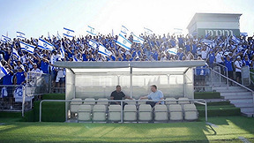פסקול מהיציע: הסודות מאחורי שירי הכדורגל הכי אהובים בישראל