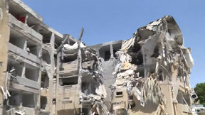  עשרות תושבים איבדו את בתיהם: פגיעת הטיל האיראני בחולון