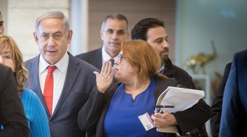 עוה"ד של משפחת בליוויס: "יש צד שני לשיחות - שיקחו לו את הטלפון"
