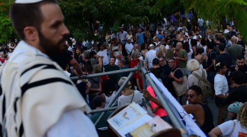 תפילה בהפרדה בתל אביב: למוסלמים מותר - ליהודים אסור?