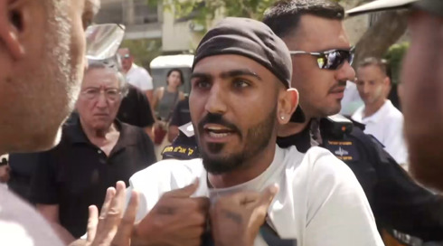 "חוגג על הכאב שלנו": הבתים שנפגעו מטיל נהרסו בטקס חגיגי - התושבים זעמו