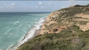"החופים ייסגרו": תיעוד מרגעי קריסת המצוק בחוף סידני עלי