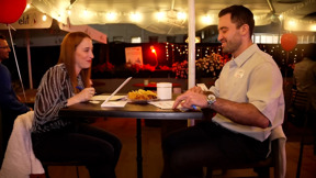 הרווקים יוצאים מהאפליקציות: איך פוגשים בני זוג ב-2026 מחוץ למסך?