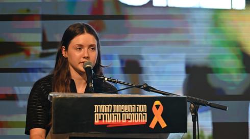 העדות הכואבת של החטופה: "תספרי הכול, שהוא לא ייגע שוב"