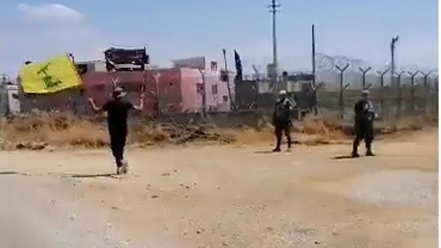תיעוד לבנוני חוצים את מכשול יוניפיל