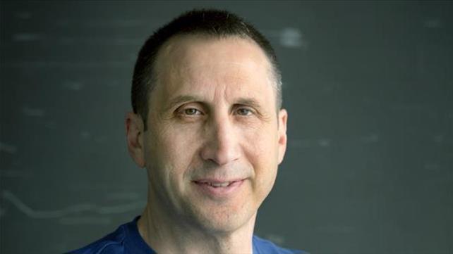 מאמן הכדורסל דיוויד בלאט