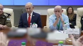 الخامسة 